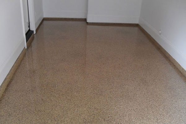 Glossy tan flake epoxy garage floor