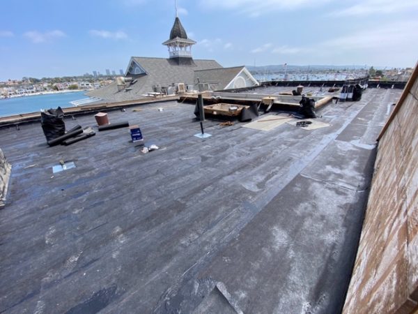 Flat roof base layer installed before the top coating